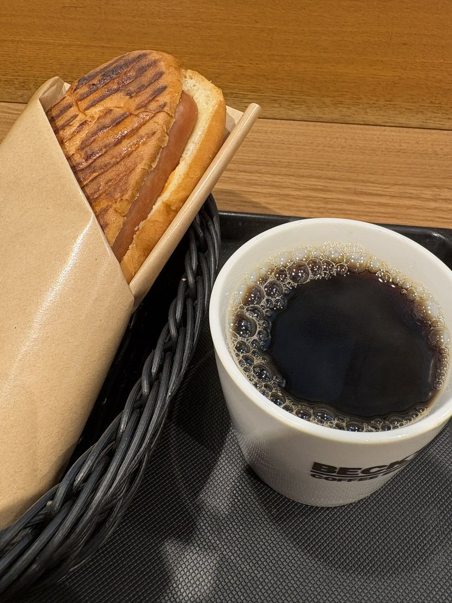 yaamatack's tweet photo. ゆっくりコーヒー☕️ https://t.co/R0FgFE675u