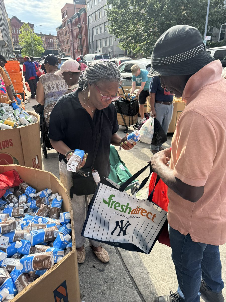 opendoorflc's tweet photo. Food Pantry Recap! 🤝

We had a wonderful Saturday supporting our community 💛 A big thank you to all our volunteers, donors, and partners who helped make it possible to provide groceries to families in need 🙌🏽

🤝 Get involved, donate, or find out more: https://t.co/H3qr62tf8a https://t.co/MftfoqlNP5