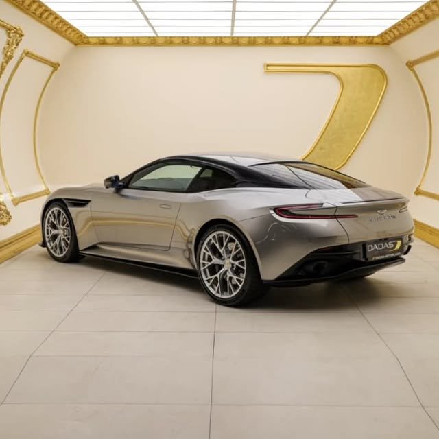 Magnoli1709's tweet photo. Aston Martin DB12 🩶 https://t.co/Q2XLI96PCC