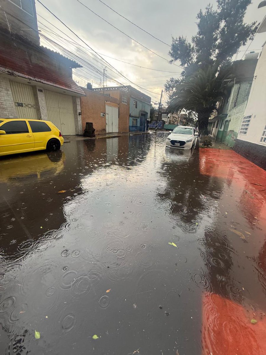 Cecywine's tweet photo. No hay venido a desasolvar en col san felipe de Jesús y está inundado calle cholula entre tepatitlan y tamazula #GAM @SEGIAGUA @VecinalesA @TuAlcaldiaGAM @RedVecinalGAM @SFDJGAM @ReporterosMX_ @Reporte_Indigo @UCS_GCDMX @AlcaldiaGam https://t.co/nL41x412k8