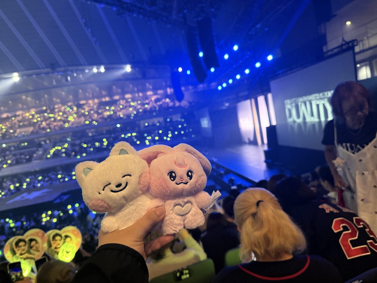 dor2hrze's tweet photo. JNJMペンミ1日目🐶🐰🐱

モニタージェミンくんがちょーBIGに映ってて可愛かった🥰逆にジェノは全く見えず…。

当日販売のグッズ列がアナウンスなしに突如入場待機列に変わったりちょっと大変だったけど、2人にたくさん癒されました💕 https://t.co/Y0XgYFqYtY