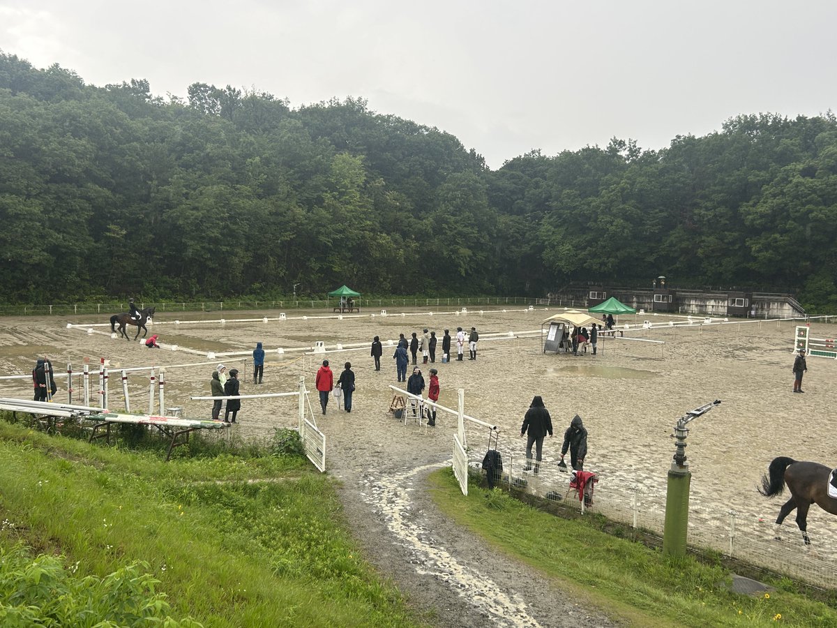 mie_spo's tweet photo. 【国体スポ東海ブロック】

愛知県森林公園にて、馬術競技が行われています🐎
台風により、1日での開催となります。 https://t.co/NsY1J5j6ME