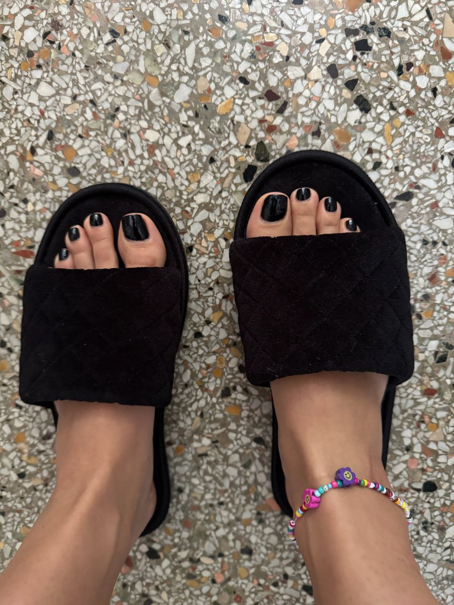 MLFSoles's tweet photo. Toes or soles 👀 https://t.co/WqPQkWGFnF