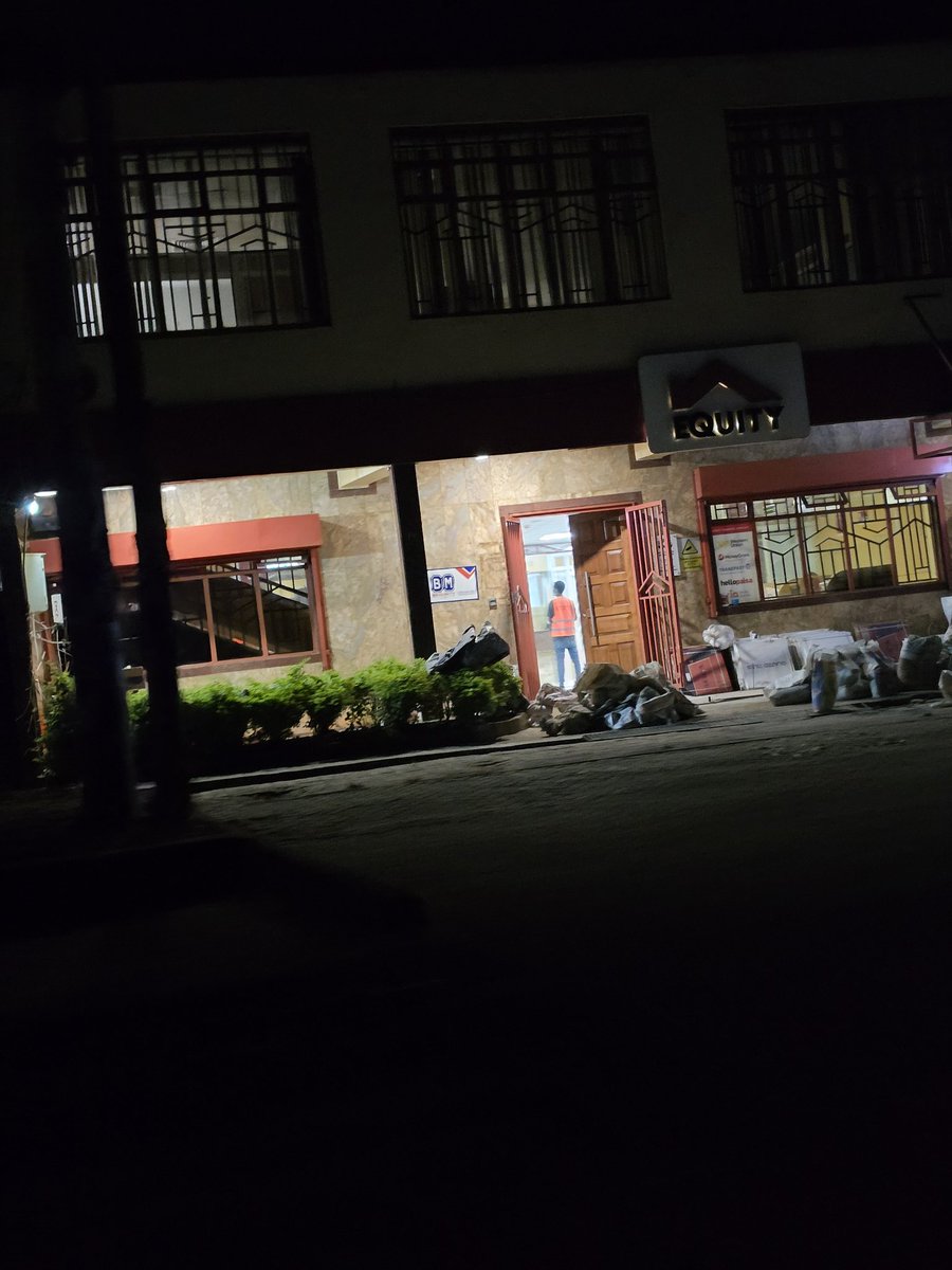 joan_reals's tweet photo. Its 1.53 am.
Nimepata @KeEquityBank kutus iko open and I'm like, kwani majamaa wameamua shugli bila kuniinvolve🥹?

Ama jimny haiwezi kuwa get away car? https://t.co/yBN2nRXGWY