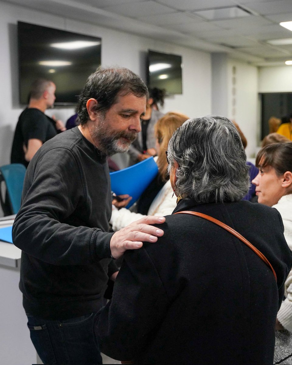 fmoreiraok's tweet photo. Compartimos la presentación de "Después del Basural", una obra de Gastón Enrique Garriga y Laura Lagar que recupera las historias de los hijos de las víctimas de los fusilamientos de José León Suárez.

A 70 años de aquella Masacre, recientemente declarada un crimen de lesa humanidad, vivimos una jornada de reflexión junto a los autores, familiares, vecinos y vecinas que participaron de este encuentro.