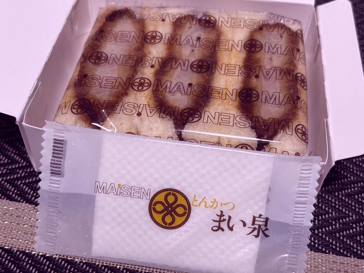 will_hu_0725's tweet photo. 今天的早餐是まい泉的炸豬排三明治！

總覺得兜兜轉轉還是這家的豬排三明治最強，但如果有人知道其他好吃的豬排三明治，拜託推薦給我🐷 https://t.co/fdG6RBK3SZ