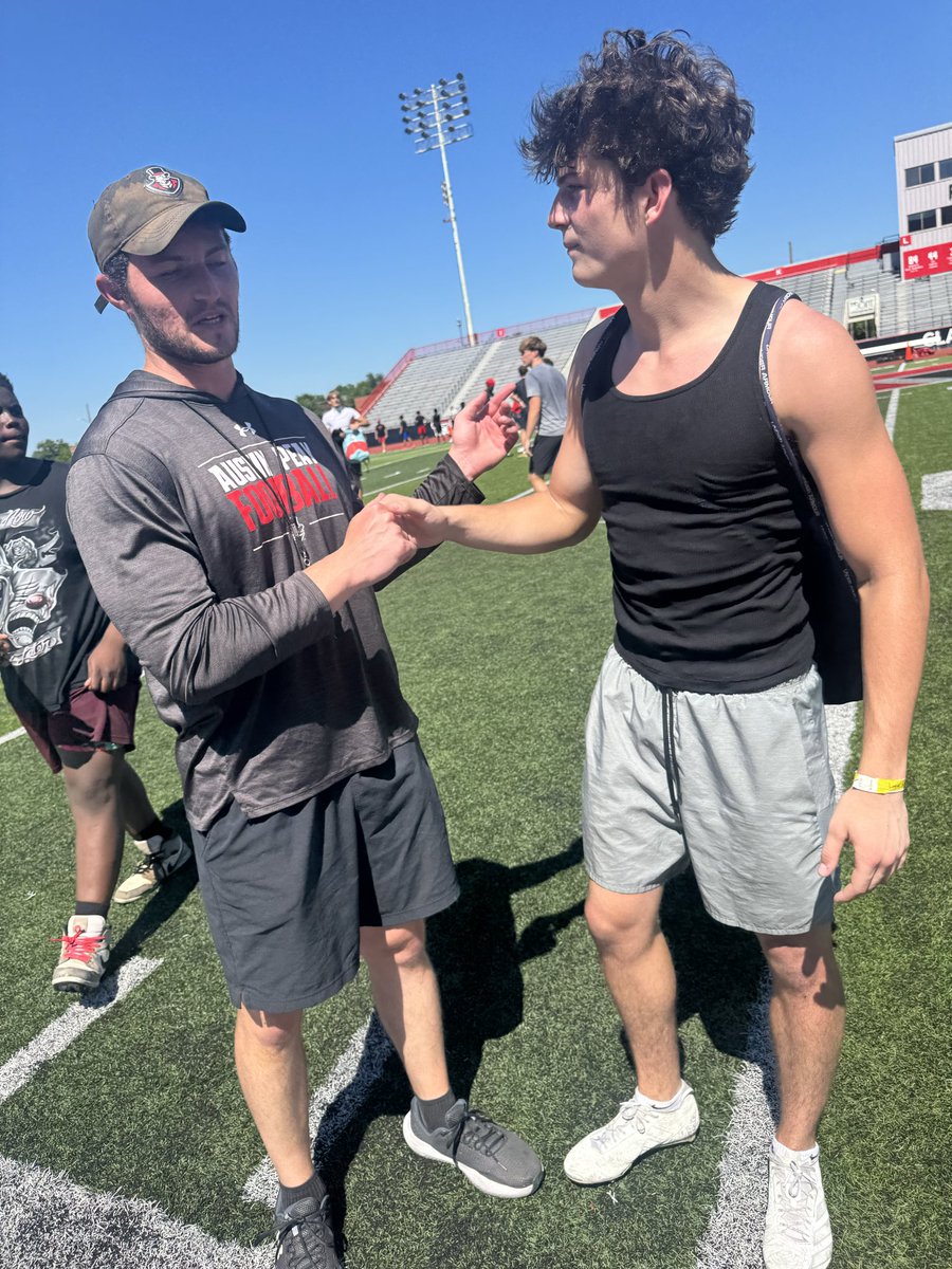 logansirico12's tweet photo. Spent the day with @GovsFB .
@CoachBenThawAP @AmpDavisCoach @CoachScott34 @keithetheredge1 @zo_zilly01 @DBCoach_JKitch @ReginaldLSmith https://t.co/N4ZlA3iD9V