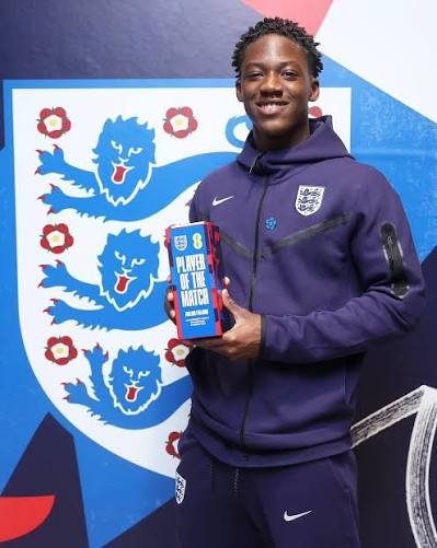 Frontieriam's tweet photo. Thomas Tuchel leaving Kobbie Mainoo on the bench is always going to raise questions. Let’s be real there’s no England midfielder who clearly outclasses him in every area.
Mainoo brings control, press resistance, calmness on the ball and maturity beyond his age. He offers balance that this England midfield often lacks.
It’s not about hype it’s about profile. And right now he gives something different.
#England #ThreeLions #KobbieMainoo #Tuchel #WorldCup #FootballTalk #MUFC