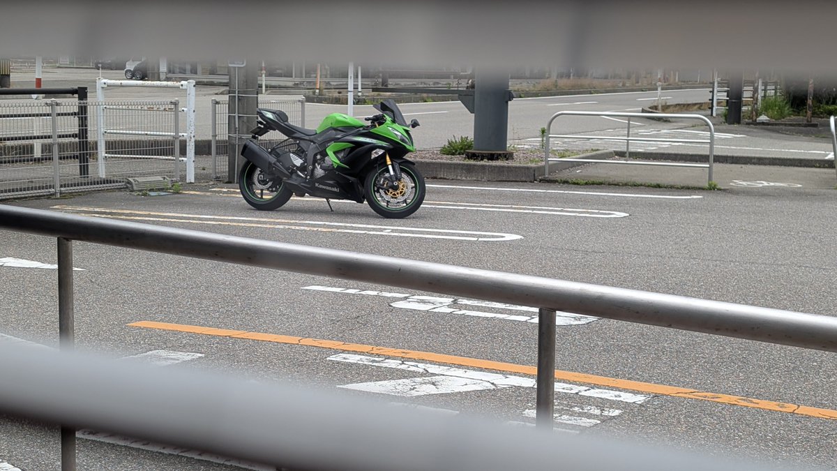 celedc's tweet photo. 愛車を拝みながらモーニング食べれるカフェ来ました☕🏍️ https://t.co/QbNJ3iPzzK