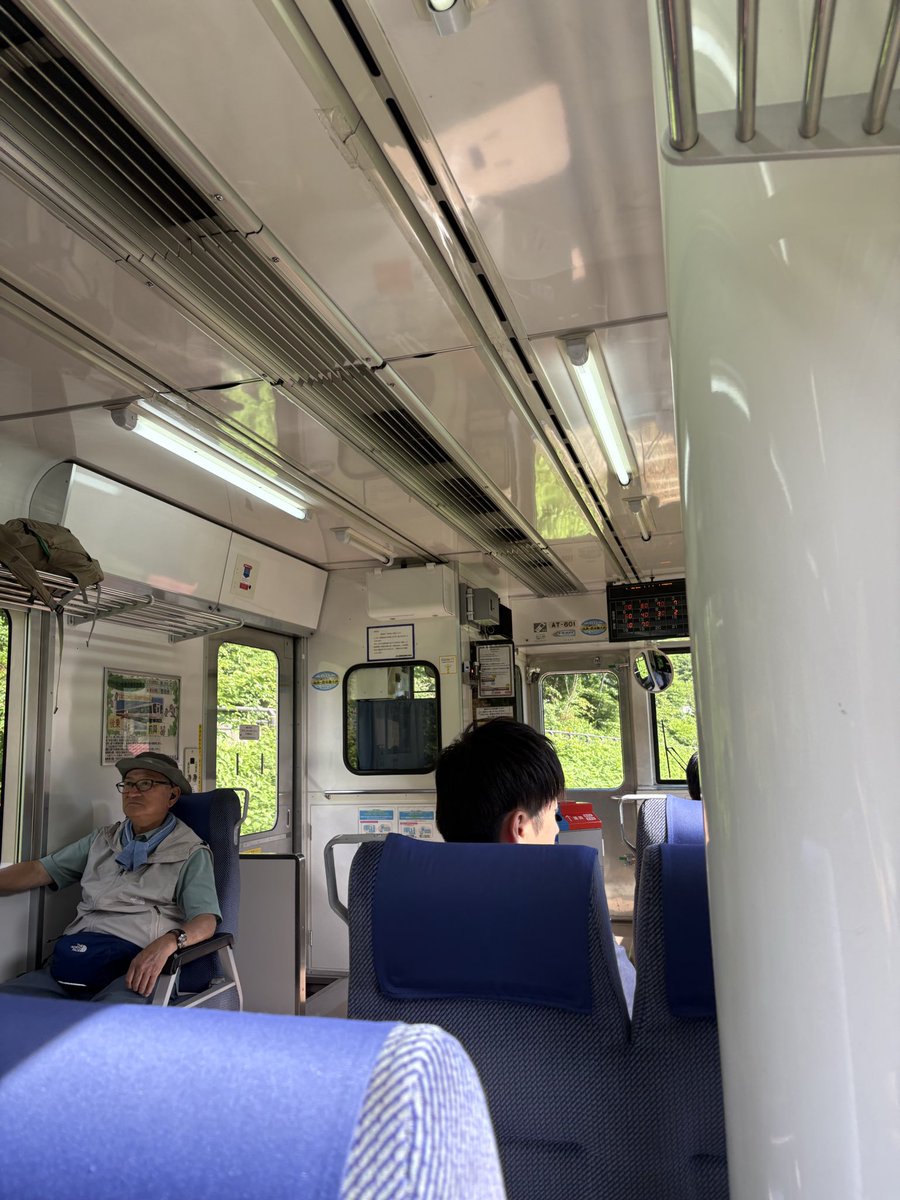 utiyoro's tweet photo. 流石に始発でなくてもなんとかなるかあとか思って寝てたら、SL爺が朝早いこと忘れて大急 https://t.co/F34GBZVOhp