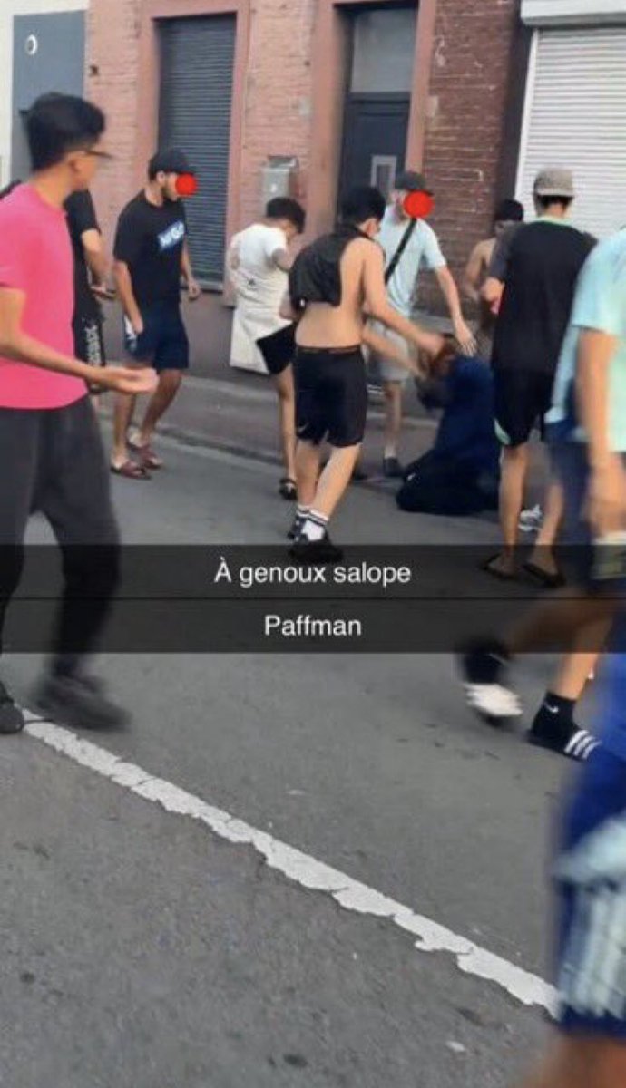 ASNews01's tweet photo. 🤳🇫🇷 Le TikTokeur "Paffman" a été violemment agressé en pleine rue et contraint de s’agenouiller.
#TikTok #France #Actualité https://t.co/BGTsXGtDgI