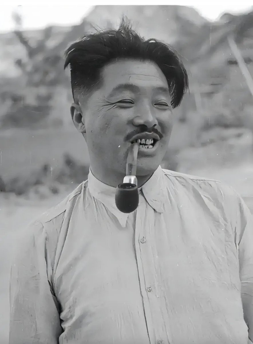 happyfengwei's tweet photo. 1938年，毛泽东准备与江青结婚时，遭到了党内许多老同志的反对。
贺龙：“堂堂一个大主席，讨个女人有什么了不起，谁再议论我一枪崩了他！”
毛曾由衷地评价贺龙：“真正了解我。”
这件事怎么不给墙内看呢 https://t.co/LAioGwsv55