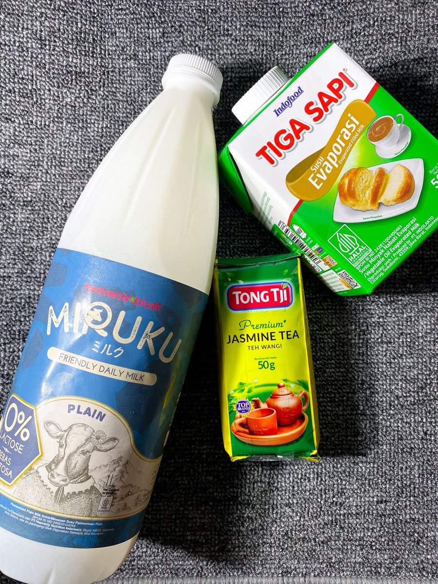 riskyrizukii's tweet photo. ✨ Deep roast olong milk tea ala Teazi ✨

Plsss enak banget dan mirip poll 😭🫵 https://t.co/tUbhKBNa5F
