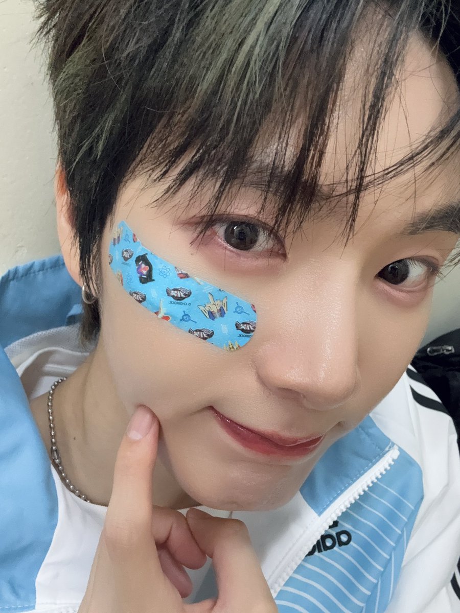 OmegaX_members's tweet photo. [#OX]

세 가지 컨셉
캐릭캐릭 체인지!🖤💙🩷

#OMEGA_X #오메가엑스
#케빈 #KEVIN https://t.co/hVNDD87Miw