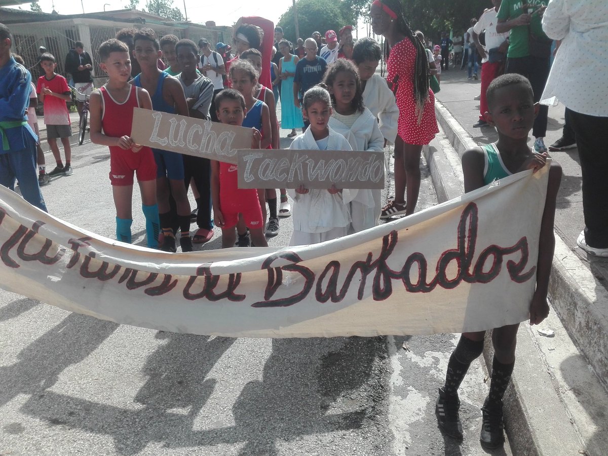 DCMMJayde's tweet photo. La 62 edición de los Juegos Escolares Municipales se inauguró #HOY en #Vertientes #Camagüey, vísperas del inicio del verano 2026, con un.desfile de las disciplinas deportivas practicadas en el territorio.@DiazCanelB @camaguey_inder @InderCuba @RVertientes https://t.co/QjIrIrNLgA