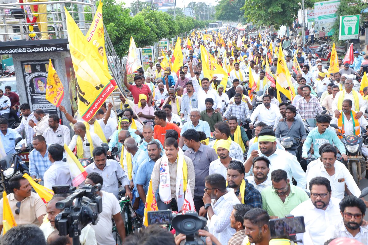 DhulipallaNk's tweet photo. #2YrsOfTrustDevelopmentWelfare ✌️
#IdhiManchiPrabhutvam #Ponnur https://t.co/MsCefowl0k