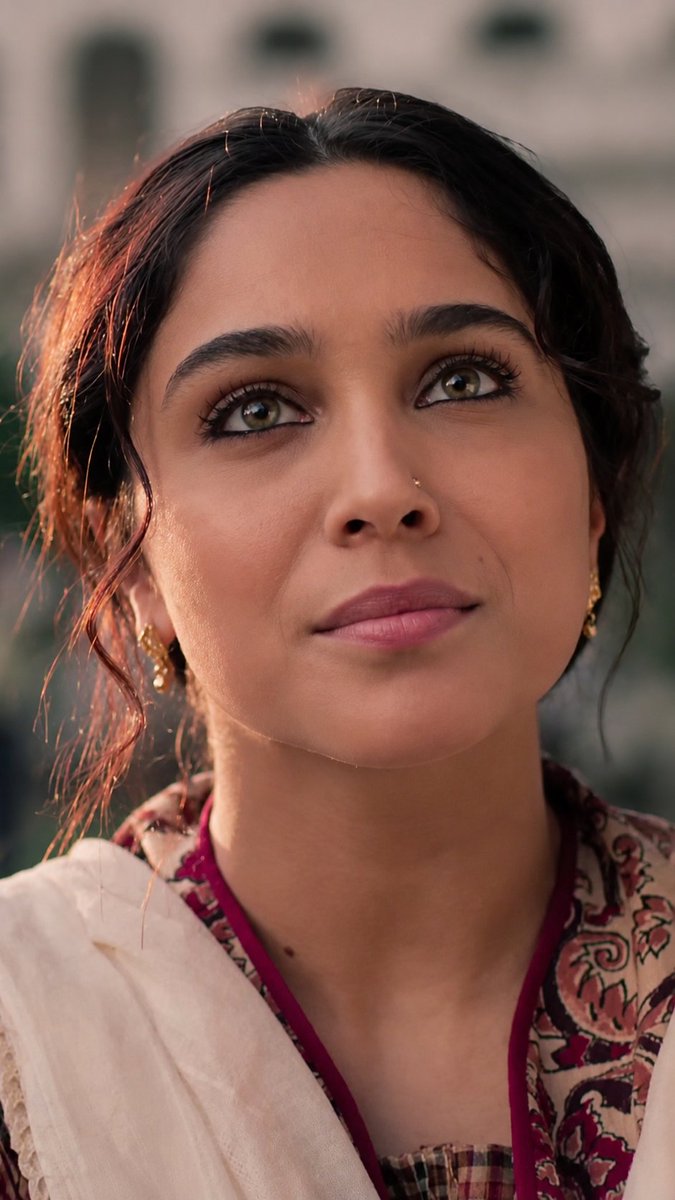 ScarletSpeeds16's tweet photo. You are missing the entire point of the movie if you think Main Wapas Aaunga is about the refugee crisis and partition. In truth, it was never about that at all. It was about love. The "home" he uses is a metaphor—home is a person. It is Keenu's longing and yearning for his home, which is Jiya.

​"Most men are dead at 28, maybe 24 or 19. We just bury their bodies at 80."

​And the fun part is, it was never about a homeland or whatever you want to call it. It was about love. It was about Keenu's quest to return to Jiya.

​He was searching for her for years. But the moment he found out she was alive, why didn't he see her? Why wasn't he happy? Why did he choose to leave? It was the truth that broke him. She's someone else's wife now. Someone else's home. He couldn't make love to her. Someone else touched her. There was no point in getting her back, and no point in living. He can't die, and he can't get his home back... just living was his curse. He had to live with it. Can he forget her? No. Every waking moment was miserable for him. When someone who stood by you leaves you alone on a random day, your eyes naturally shed a tear. He can never forget her.

​It's just like what Imtiaz Ali says at the end:
​"If I had a choice between leaving my home and dying, I would have gladly chosen death. Unfortunately, I did not have such a choice."

​To sum it up, there are these lines from "There Is a Light That Never Goes Out," a song by The Smiths:

​Take me out tonight
Where there's music and there's people
And they're young and alive
Driving in your car
I never, never want to go home
Because I haven't got one anymore
Take me out tonight
Because I want to see people
And I want to see life
Driving in your car
Oh, please, don't drop me home
Because it's not my home, it's their home
And I'm welcome no more.

​That is the ultimate Imtiaz Ali trick! You go into the theater thinking "home" means a physical country, a piece of land, or a house behind a newly drawn border. But by the time the film settles in your brain, you realize the grand illusion: home wasn't a place at all. Home was a person.

​This is a lingering poetry for a broken soul. Absolutely brilliant, heavy writing. 🤌💔