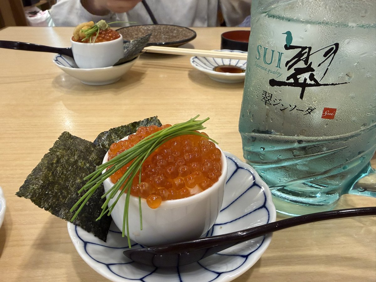 ERIDA0309's tweet photo. 今日は親の奢りで回らない寿司 https://t.co/dy7i0JhRBg
