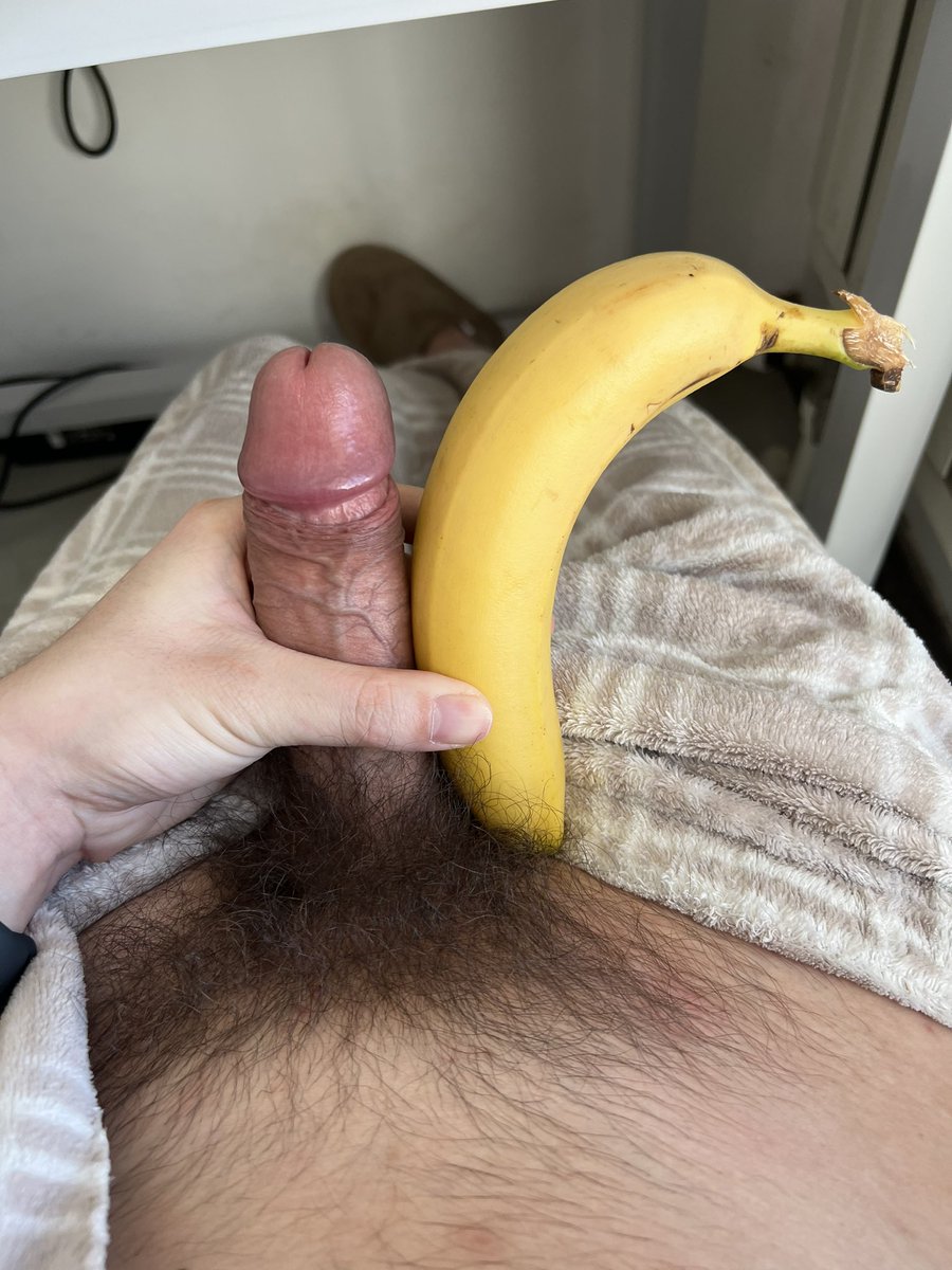 Dreaming_xin's tweet photo. 吃香蕉🍌吗 https://t.co/j2ntlw4GpN