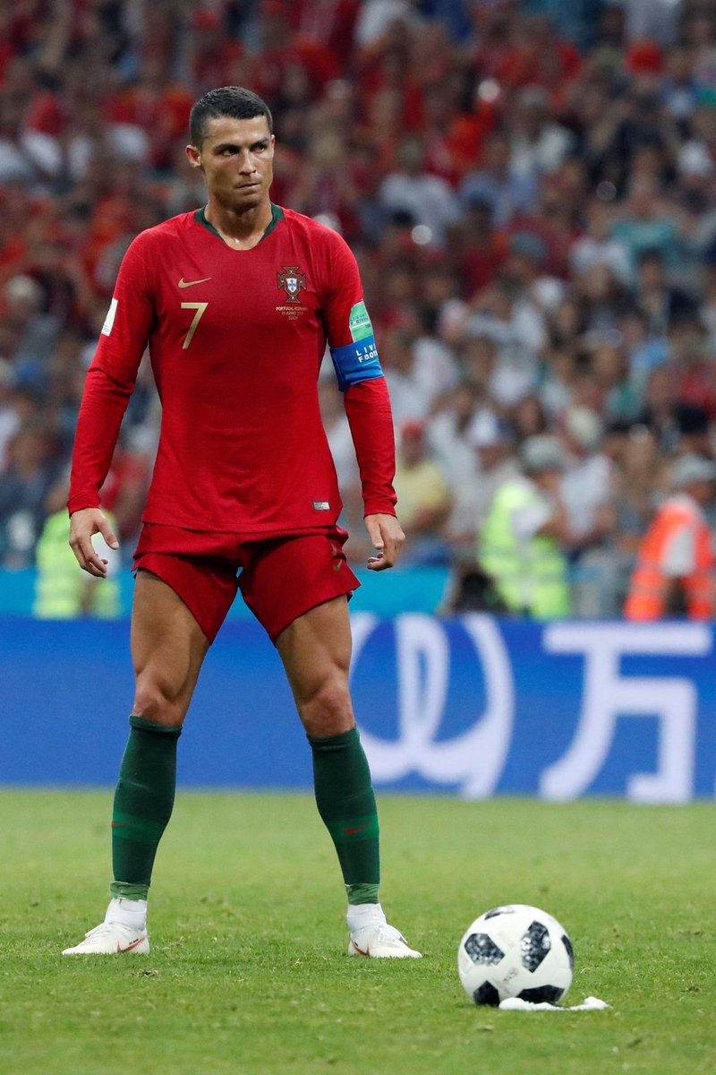 CrewsMat10's tweet photo. Messi already scored same number of free kick goals after turning 39 as Ronaldo in his entire World Cup career. 😭 https://t.co/4nSL3O9YpF