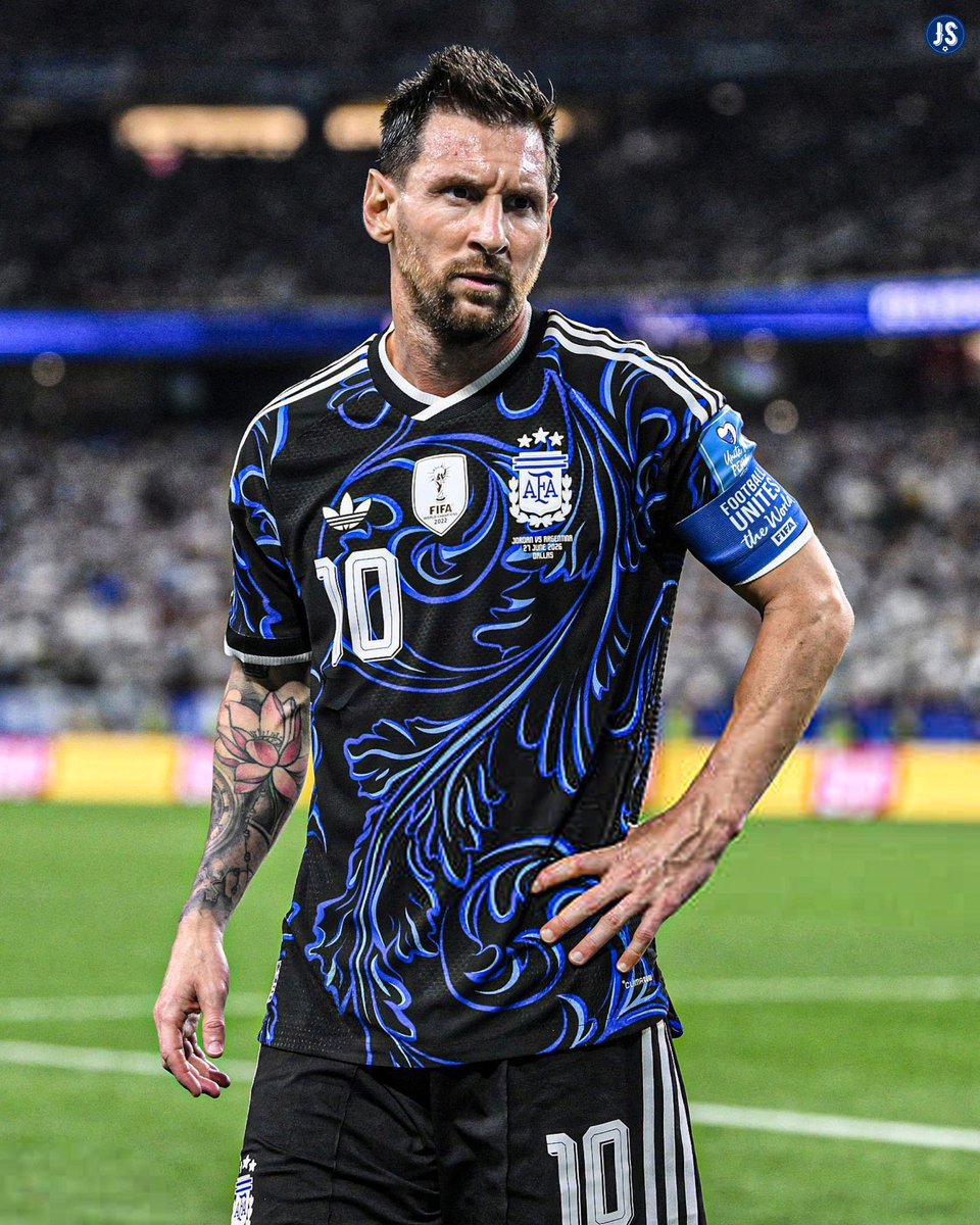 juegosimple__'s tweet photo. 🇦🇷🐐 Lionel Messi es el TERCER FUTBOLISTA con más GOLES DE TIRO LIBRE en toda la historia del fútbol:

🇧🇷 1 - Marcelino Carioca | 78.
🇧🇷 2 - Roberto Dinamita | 75.
🇦🇷 3 - LIONEL MESSI | 72. 
🇧🇷 3 - Juninho Pernambucano | 72.
🇧🇷 5 - Marcos Assunção | 70.
🇧🇷 6 - Zico | 68.
🇷🇸 7 - Siniša Mihajlović | 67.
🇳🇱 8 - Pierre van Hooijdonk | 65.
🇵🇹 9 - Cristiano Ronaldo | 63.
🇦🇷 10 - Diego Maradona | 61.

⏳ Le faltan solo SIETE TANTOS para el récord.

vía @mavegol