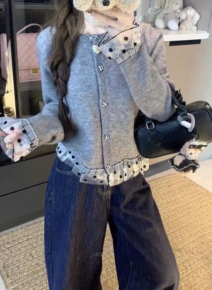 rubyfluf's tweet photo. STOPP 😭✨ nemu cardigan yang detailnya gemes banget…
modelnya simple tapi ada aksen ruffle + motif yang bikin outfit keliatan lebih manis &amp; classy 🤍 https://t.co/GOp3uoOZGO