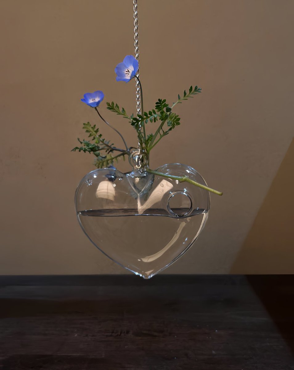 PeunG2P's tweet photo. Just turned an old mason jar into a cute LED fairy light planter—super quick DIY that’ll add warm vibes to my desk! https://t.co/IT5zjFA2ab