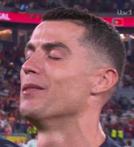 capyalbures's tweet photo. CR7: 
"Tengo que dejar esas fantasías de ganar un mundial con Portugal… bueno: una y ya" 🙉😅✌🏼😎🔥⚽️🔥✌🏼🤣 https://t.co/NmuL4F30zK
