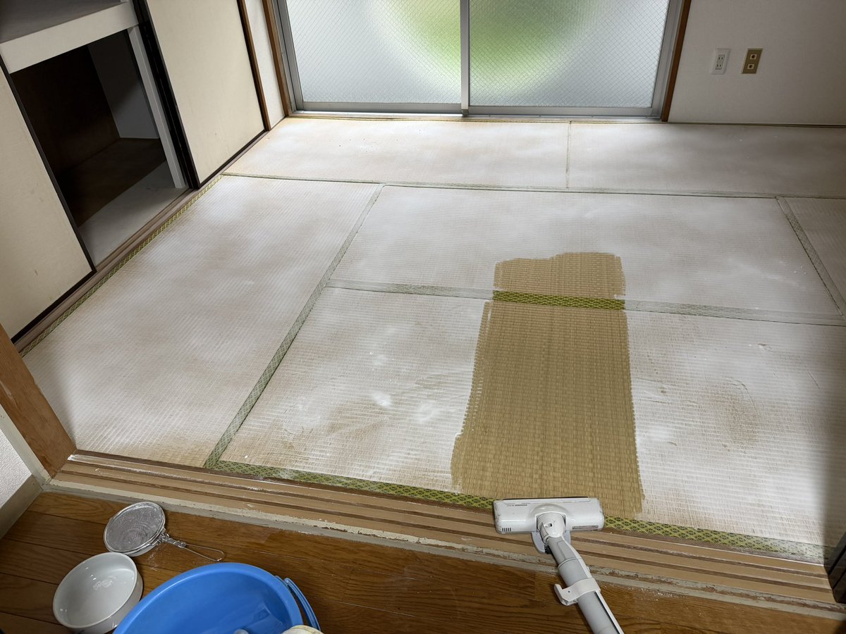 Gordon2249's tweet photo. 建替えで1年半アパート🏚　畳を替えず退去時に傷つけも請求無し、いざ引渡で壁紙替えてるのに #タバコ臭 が🤮　アルカリ電解水、重曹、新兵器 #オゾン脱臭機 　もはや趣味と化してるかも〜 https://t.co/bctfIdWRJb