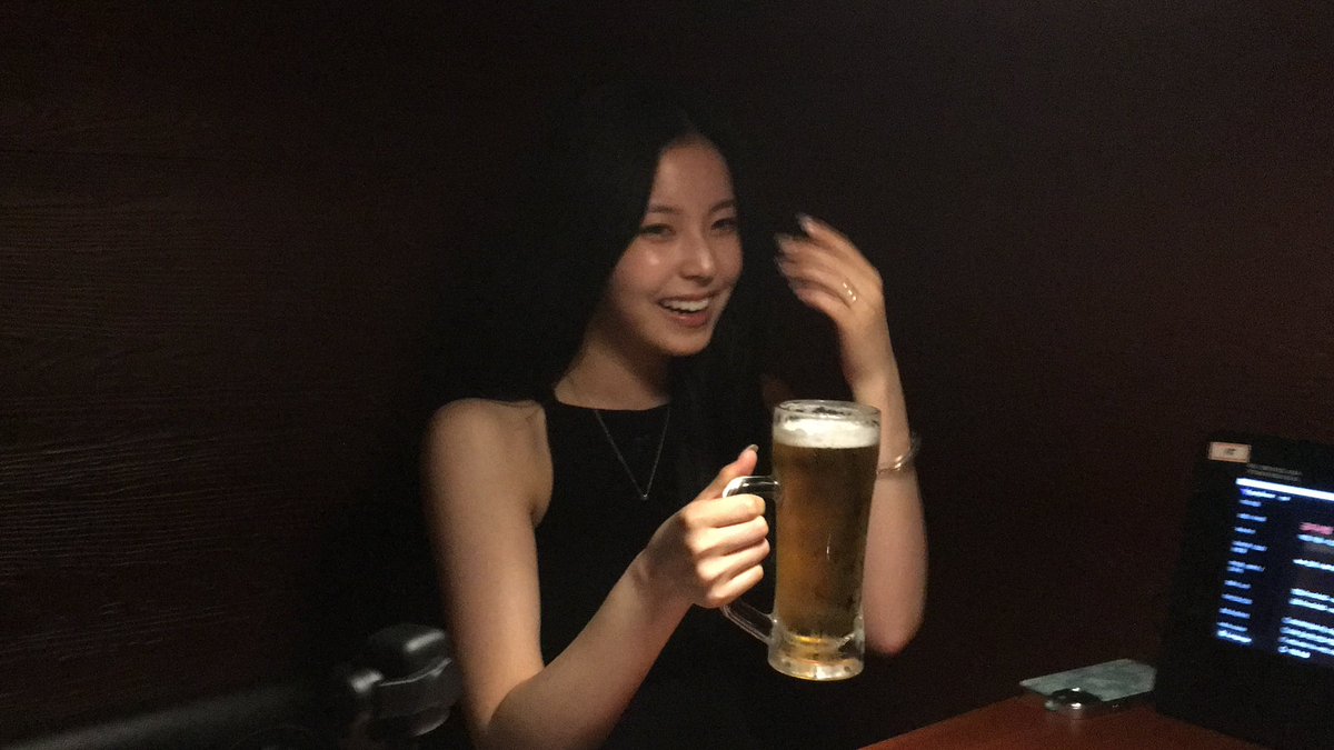 anung_56's tweet photo. 술집 배경 뭐여.?
놀라서 폰 떨굼 https://t.co/7tPo3MU9z5