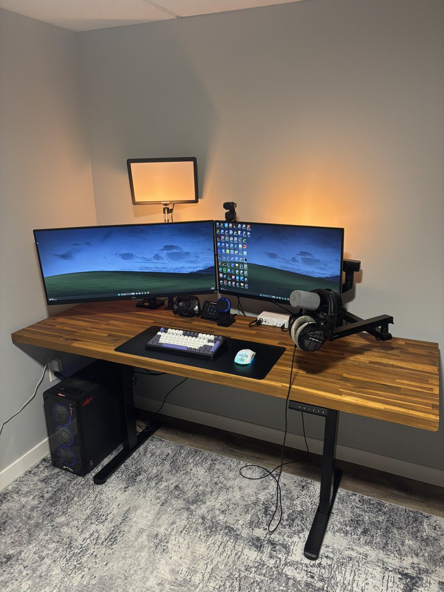 ItsNecrobane's tweet photo. Setup now VS 5 years ago https://t.co/ZSpGt9dGIT