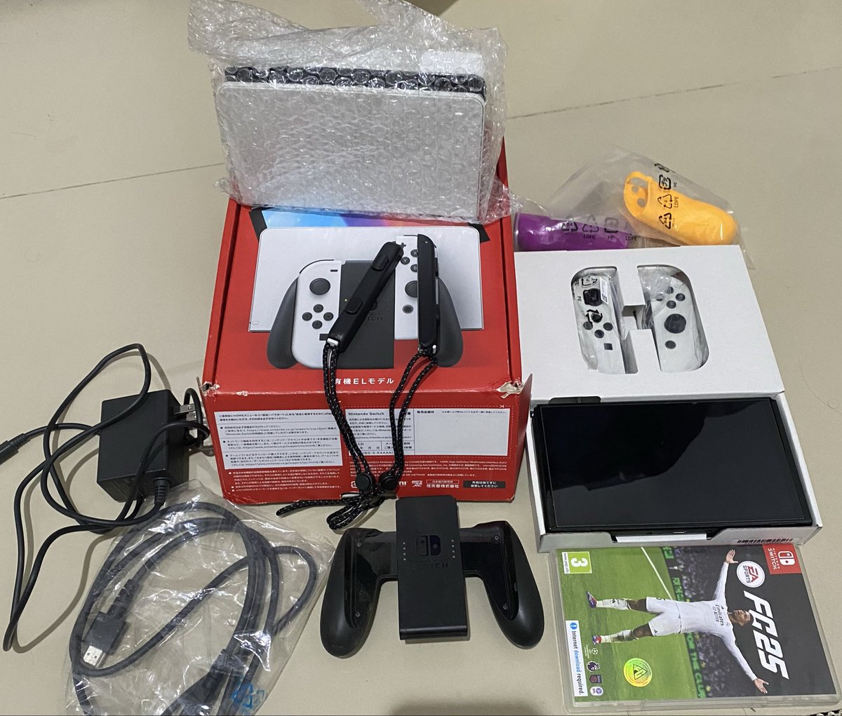 RantandSadness's tweet photo. WTS Nintendo Switch OLED OFW 🎮
✅ Kondisi normal, siap main
✅ Semua fungsi normal
⚠️ Minus: analog Joy-Con kiri agak terkikis (fungsi tetap normal)
🎁 Bonus FC 25
💰 Rp3.800.000 (nego wajar)

Bisa COD wilayah Jakarta sekitarnya ! https://t.co/5Ms9f9oGUF