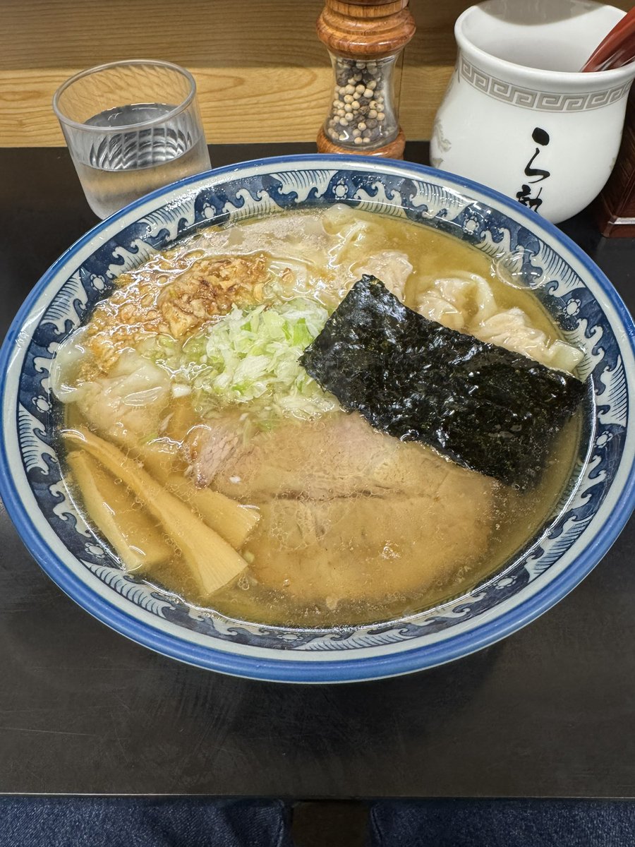pippo827's tweet photo. 塩ワンタン
ら塾

すごい美味しかったです！！
ご馳走様でした！！ https://t.co/CJbDx7Uxwv