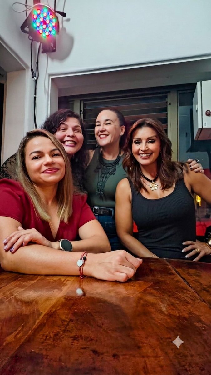 jimex19's tweet photo. Este mes no podía terminar sin celebrar con ellas 🥳🥳 que vivan mis 40... 🥳🥳😍😍🥰🥰 https://t.co/R55fS4SX7k