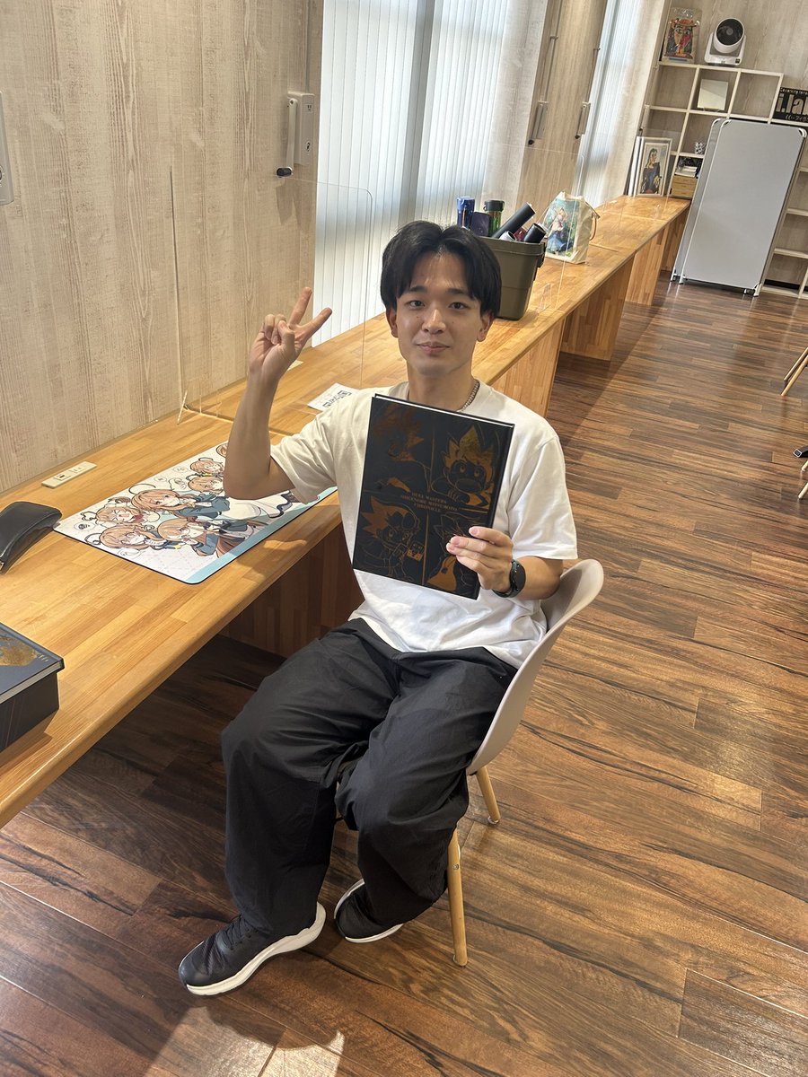 noble2989's tweet photo. 本日のティーチャーCS inアイラボ出水(どきつよシールド戦)は、39名で開催です！

やっぱこの会場は綺麗でいいところや

ギャラリーとして置いてる、超全集がとても人気。

おじいちゃん嬉しい https://t.co/xf2vjfB2V9