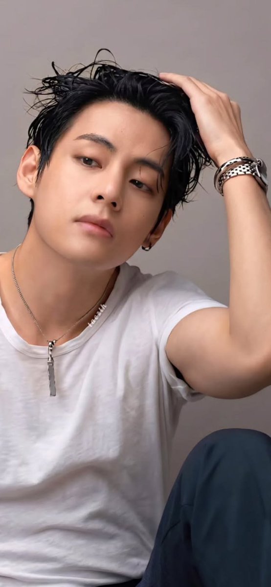 thvnewl's tweet photo. 🚨 THE KING IS BACK, AND PARIS IS ALREADY TALKING ABOUT HIM! 🐯🇫🇷

Taehyung's arrival is already making waves across the fashion world, and this is only the beginning. Let's make the most of this moment and maximize the reach of every piece of content we share!

To help every post make the biggest impact, keep these tips in mind:

✨ Prioritize feed posts: Photos, carousels, and videos on Instagram contribute much more to the event's visibility than Stories.

🏷️ Tag Celine and use the official hashtags: This helps your content get discovered and tracked throughout the event.

🤝 Create collaborative posts whenever possible: Collabs expand your reach and bring the content to even more people.

Let's keep the timeline active and make Taehyung the standout star of this show. Once again, it's time to show the power of our Celine Boy 💜

Official keywords & hashtags:

• TAEHYUNG FOR CELINE
• V FOR CELINE
• #VxCELINE
• #TAEHYUNGxCELINE
• #Parishyung