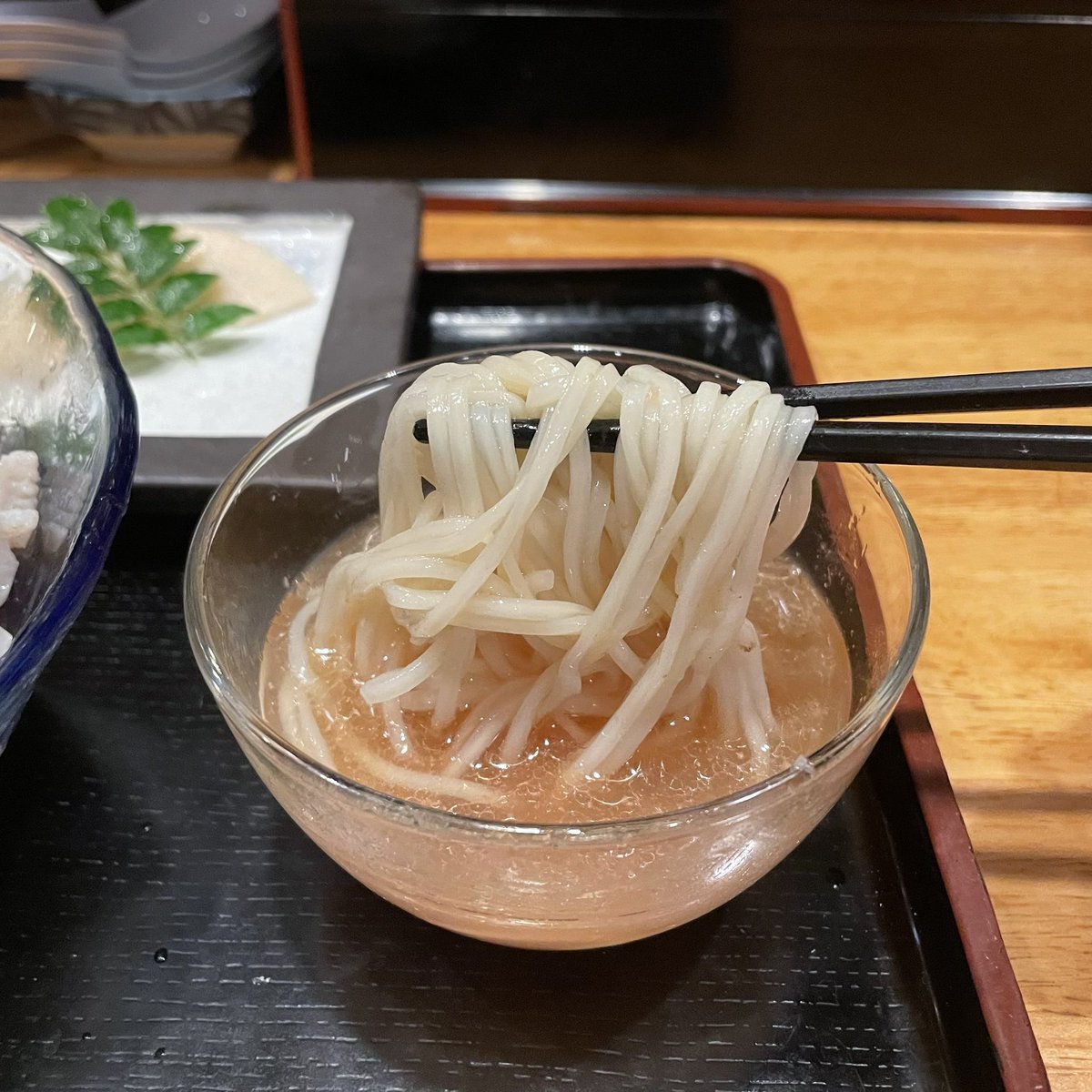 29lobo's tweet photo. 権吉で鱧つけ麺
鱧の濃厚な出汁、もちもちの細麺、梅肉をまとった鱧、自家製のメンマやチャーシュー全てが美味しかったです🎶
鯖寿しは持ち帰って、お酒の肴にすればよかったよ https://t.co/WFlnEwAaFb