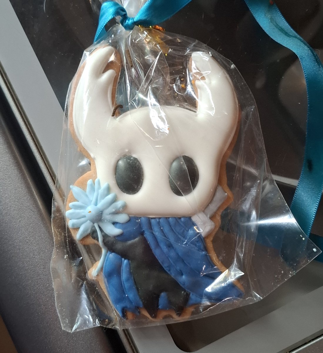meyuuii's tweet photo. it doesnt know it will be devoured https://t.co/48L422Hb1W
