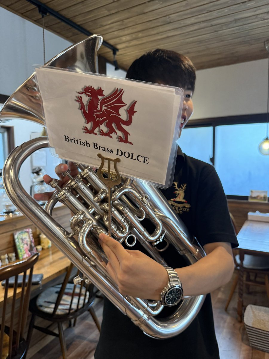 nobusan170's tweet photo. バンドのM嬢がベンダーを買った✨
これで譜面立(lyre)の曲げができる\(//∇//)\
と言う訳でやってみた🤗 https://t.co/9Lv8XzuP5c