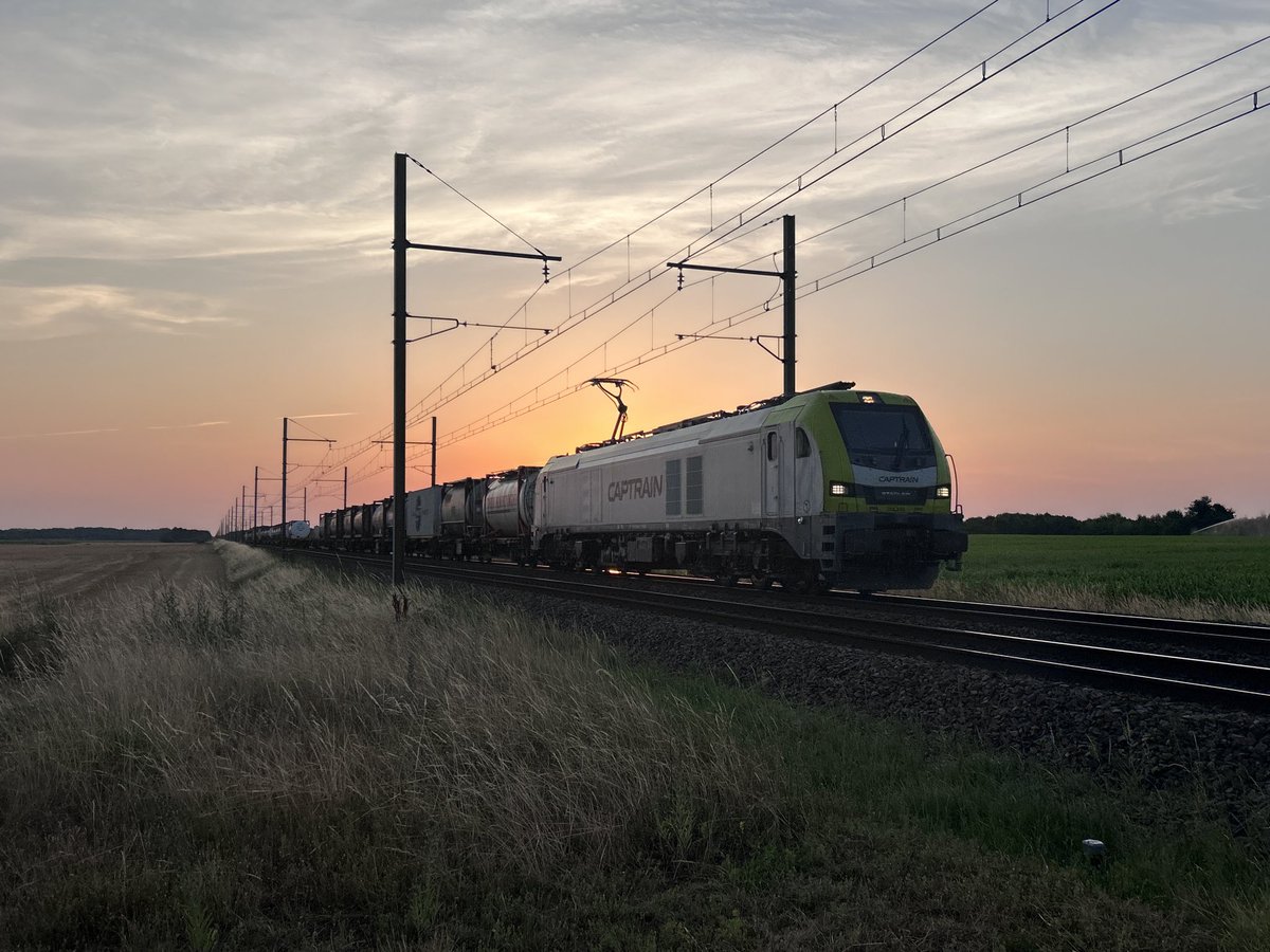 BONNIN1402's tweet photo. Bressan du dimanche matin 
#pk357 
@Captrain_Europe électrique ⚡️ et silencieux 🤫 avec cette €uro6000 https://t.co/lvt2j4ZBbI