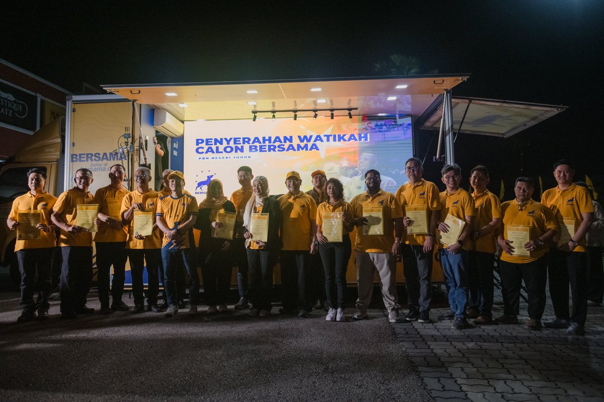 rafiziramli's tweet photo. 𝗣𝗘𝗡𝗚𝗨𝗠𝗨𝗠𝗔𝗡 𝗖𝗔𝗟𝗢𝗡 𝗕𝗘𝗥𝗦𝗔𝗠𝗔 & 𝗣𝗘𝗟𝗔𝗡𝗖𝗔𝗥𝗔𝗡 𝗧𝗥𝗔𝗞 𝗞𝗔𝗡𝗖𝗜𝗟

BERSAMA telah memperkenalkan 15 calon yang akan bertanding dalam PRN Johor pada hari Jumaat, sehari sebelum penamaan calon.

Ramai yang bertanya mengapa BERSAMA memilih untuk bertanding walaupun parti ini masih baru.
Jawapannya juga mudah.