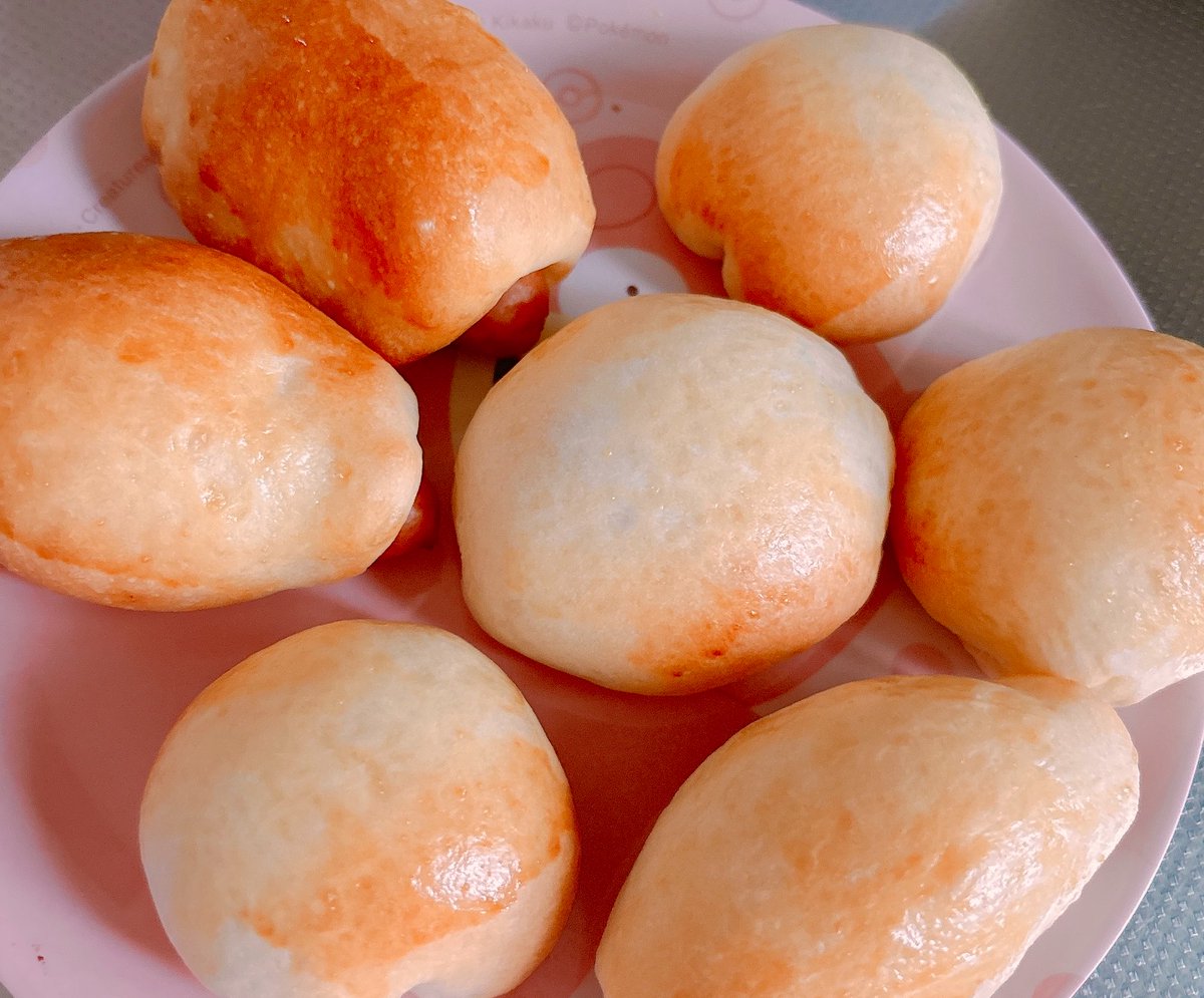 sakenomerudayo's tweet photo. 朝からパンを焼いた🍞 https://t.co/3bO4TgVka2