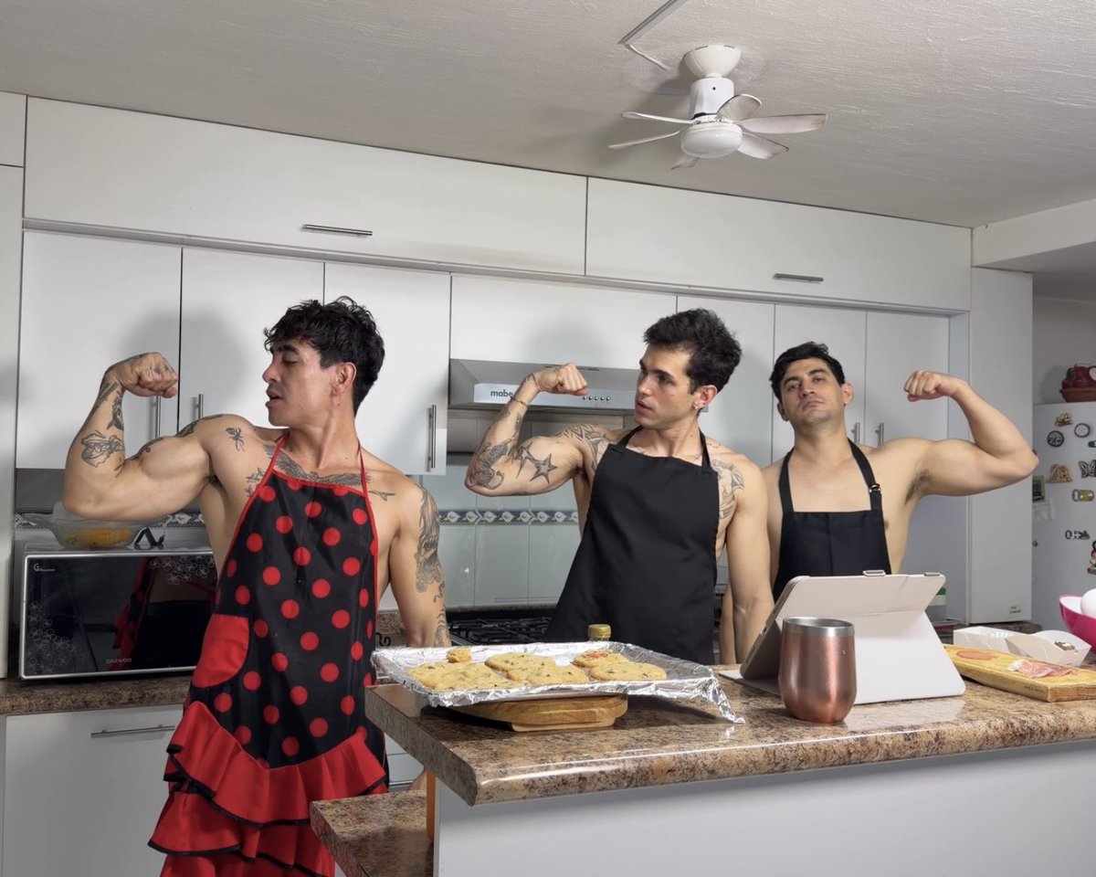 vibescam_'s tweet photo. Hoy fue stream family friendly haciendo galletas, saladito gracias por contenido de calidad, aquí seguimos apoyándote 🔝🔥❤️

#lamansiónvip https://t.co/5UZ2VDY0K3