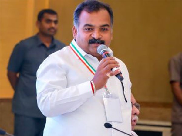 Eanil_INC's tweet photo. Congratulations @manickamtagore Ji  on your appointment as the President of the Tamil Nadu Congress Committee. 

Wishing you great success in strengthening the organization and leading the party to new heights. 

#congress #anileravathri 
#manickamtagore #tamilnadu https://t.co/txhEZaeQjS