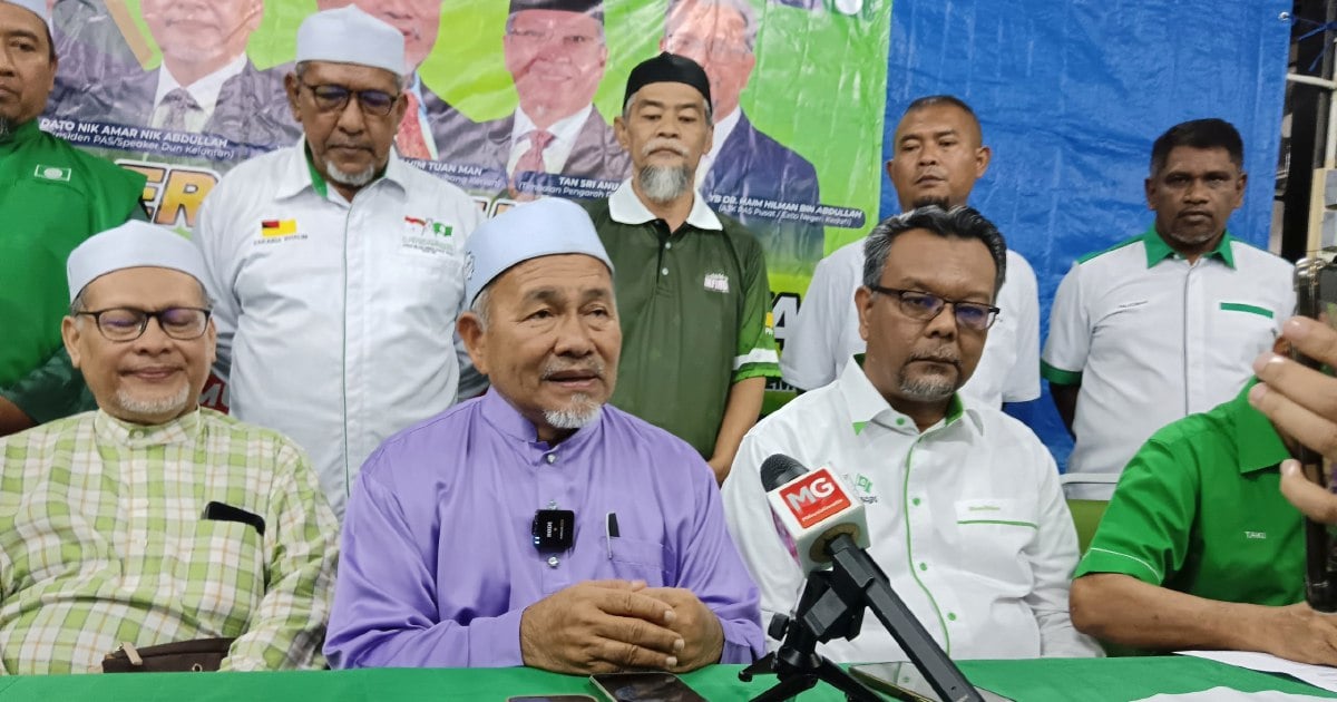 NST_Online's tweet photo. #NSTnation  Perikatan Nasional (PN) deputy chairman Datuk Seri Tuan Ibrahim Tuan Man (Front, second from left) has called on its supporters to vote for Umno in Johor election constituencies where the coalition is not fielding candidates.

https://t.co/bfhQ5fQ3QH https://t.co/sq3mseOwYP