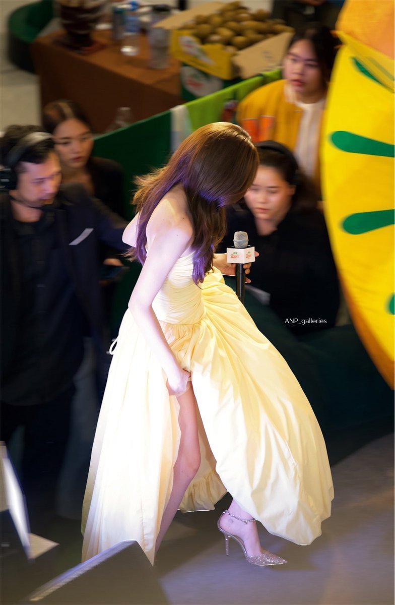 mewki_mimi's tweet photo. ก็ว่าทำไมจับกระโปรงน้องเค้า 55555555555555555555 https://t.co/PxGCVDhkUE