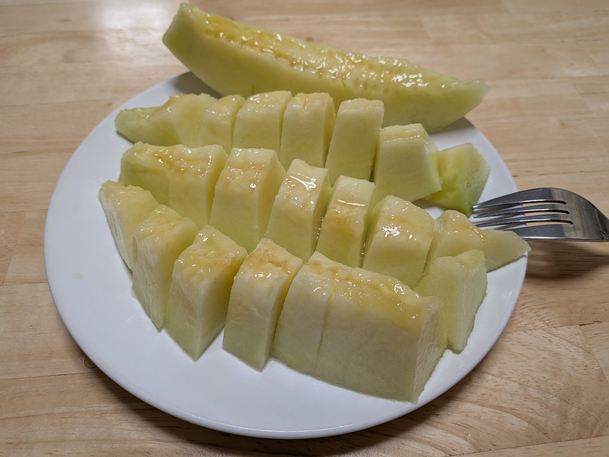 gutisann's tweet photo. メロン生活7日目。

先週買いに行ったメロンをやっと食べきれた。 https://t.co/CECONV31nx