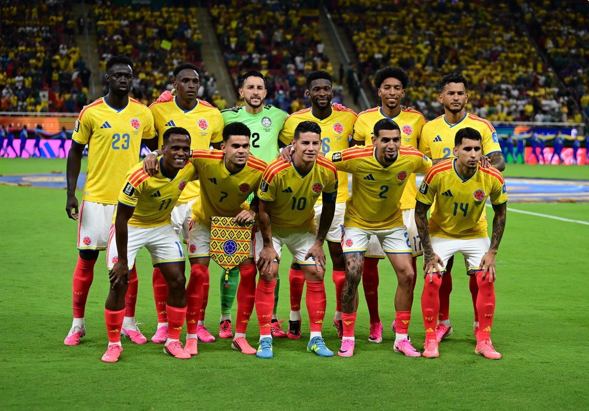 RevistaElPanor1's tweet photo. #Deporte📰Mereció el triunfo. Fue superior. Le anularon un gol legítimo a la @FCFSeleccionCol frente a @es_Portugal pero aún así, con el empate 0-0 #Colombia ratificó su liderazgo del GrupoK y avanzó a los 16avos de la final en el #CopaMundialFIFA2026 ⚽ https://t.co/cyev7qvrXz
