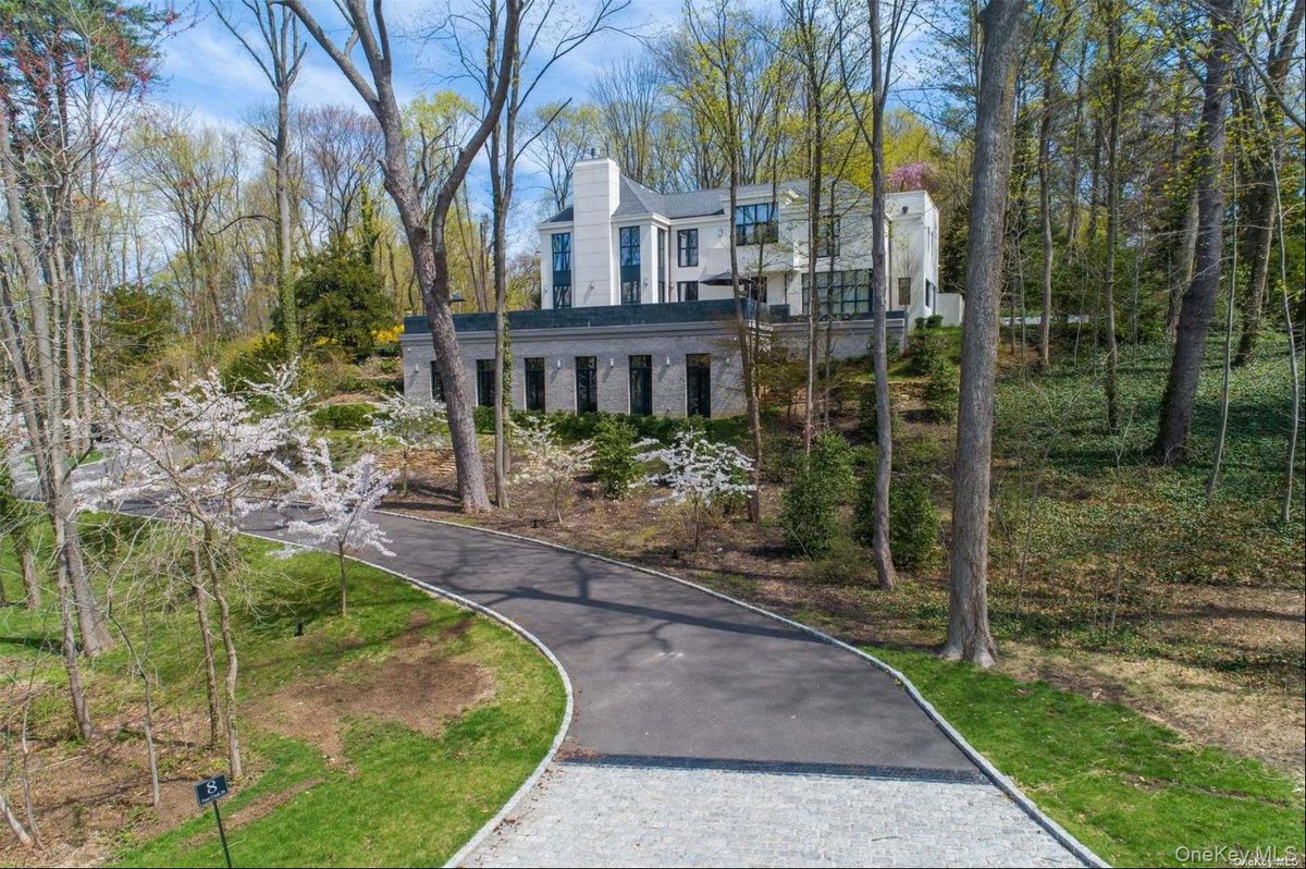 propgoluxury's tweet photo. FOR SALE - 8 Frost Creek Dr, Locust Valley, NY, 11560 https://t.co/lZmyegYyKC https://t.co/8qVJTSDJuy