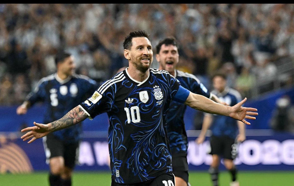 2hnil's tweet photo. الحمدلله يارب اني اشبح لهذا الأسطورة 
الحمدلله يارب اني ولدت في جيل هذا الأسطورة 
الحمدلله يارب اني عرفت الكورة لأجل هذا الأسطورة 
الحمدلله يارب انه يوجد لاعب أسطورة اسمه ميسي 
الحمدلله يارب اني لحقت على هذا الأسطورة 
ياتاررررررريخيييييييييييييييي🩵🩵🩵🩵🩵 https://t.co/fqPwPXbIYf